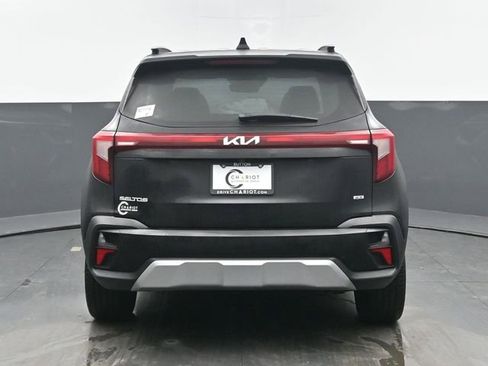 Used 2025 Kia Seltos SX w/ SX Sunroof Package image 5