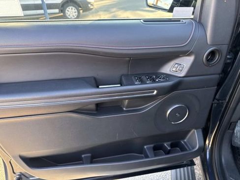 Used 2022 Ford Expedition Max Limited image 17