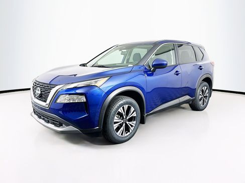Used 2023 Nissan Rogue SV image 3