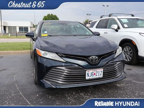 Used 2019 Toyota Camry XLE FWD image 4