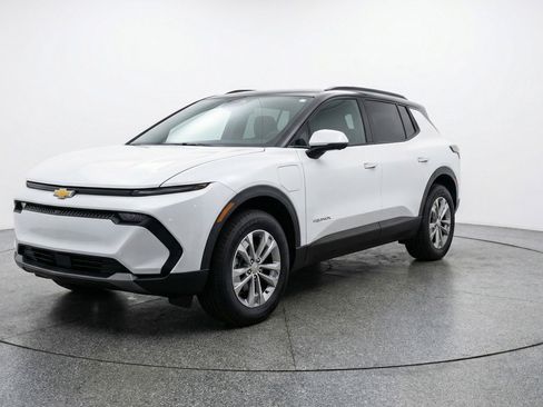 Used 2025 Chevrolet Equinox LT image 3