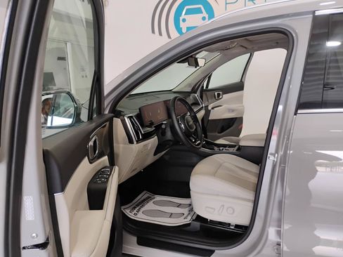 Used 2025 Kia Sorento S w/ Panoramic Sunroof Package FWD image 51