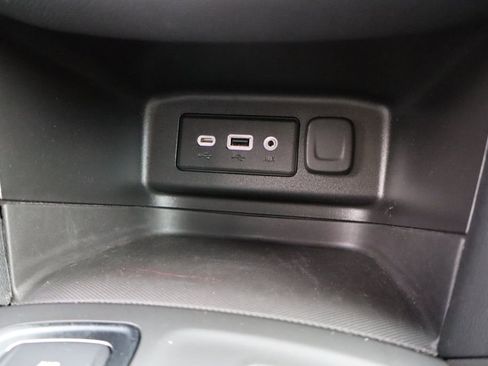 Used 2023 Chevrolet Equinox LT image 23