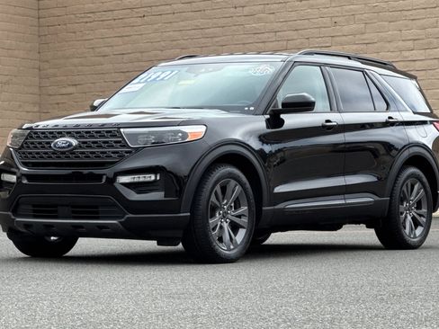 Certified 2022 Ford Explorer XLT w/ Equipment Group 202A RWD image 11