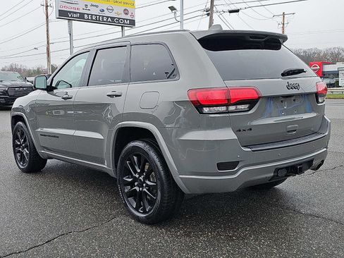 Used 2019 Jeep Grand Cherokee Altitude AWD/4WD image 4