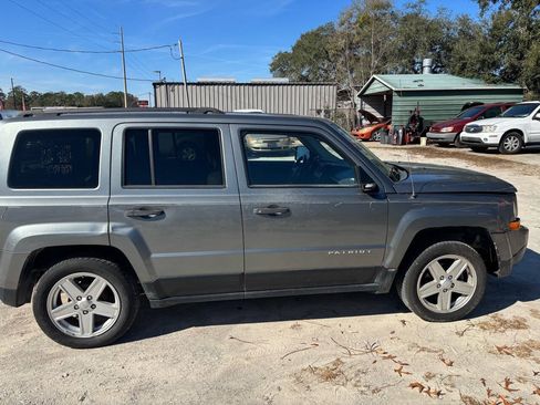 Used 2013 Jeep Patriot Sport FWD image 3