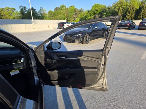 Used 2025 Toyota Camry SE w/ Convenience Package image 24