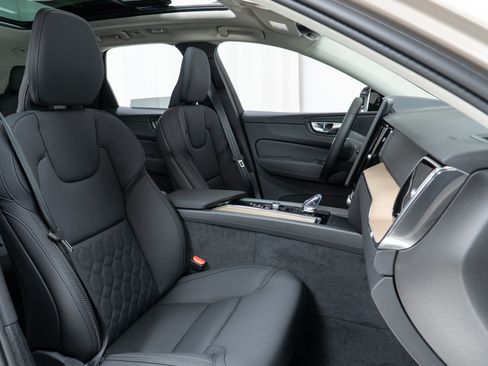 New 2026 Volvo XC60 B5 Plus w/ Climate Package AWD/4WD image 22