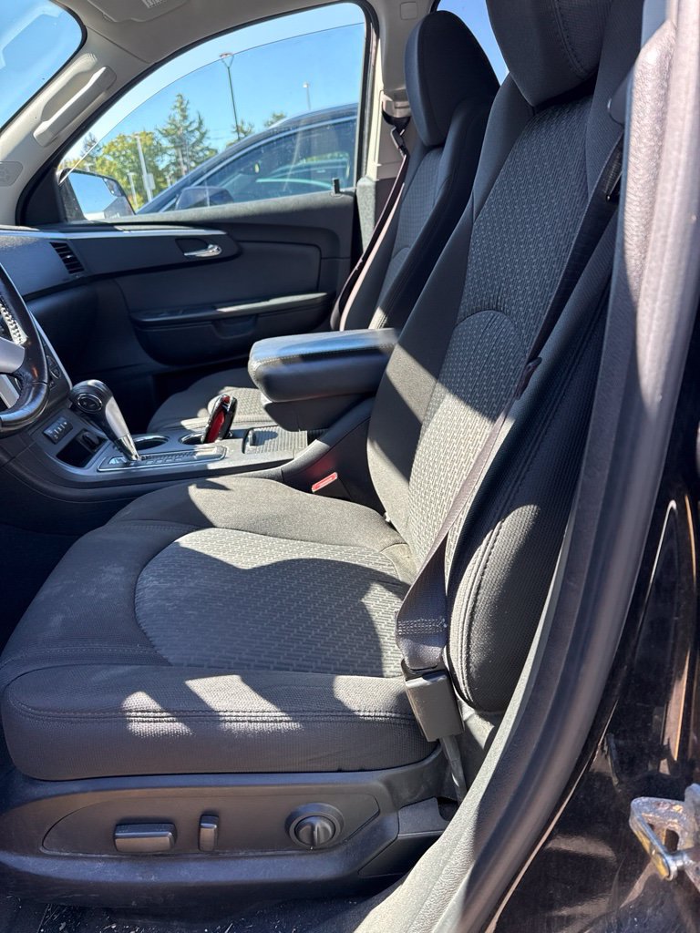 Used 2011 Chevrolet Traverse LT AWD/4WD image 4