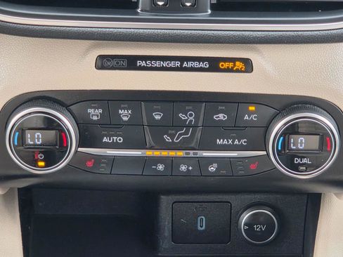 Used 2020 Ford Escape Titanium image 24