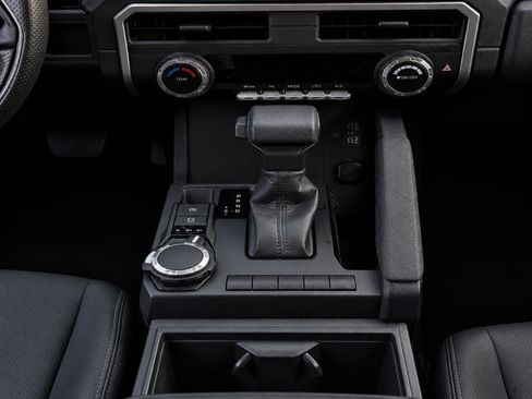Used 2024 Toyota Tacoma SR AWD/4WD image 10