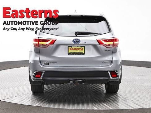 Used 2019 Toyota Highlander Limited w/ Carpet Mat Package (TMS) AWD/4WD image 6
