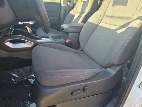 Used 2023 Nissan Frontier SV image 29