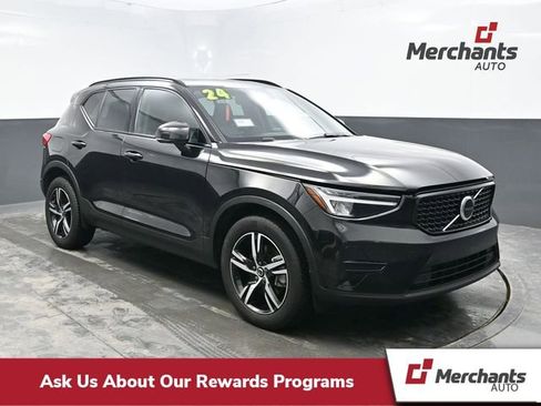 Used 2024 Volvo XC40 B5 Core image 1