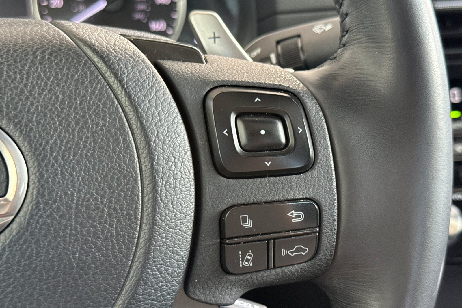 Used 2023 Lexus IS 300 w/ Comfort Package RWD image 30
