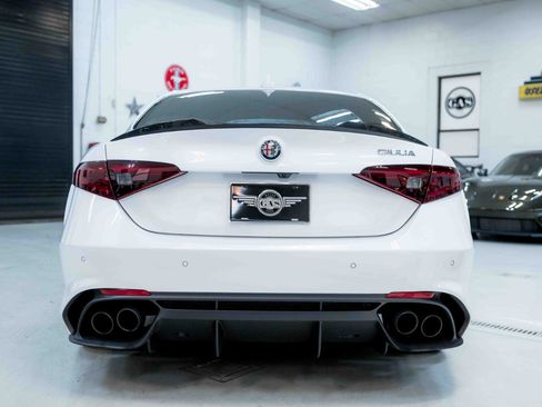 Used 2017 Alfa Romeo Giulia Quadrifoglio image 9