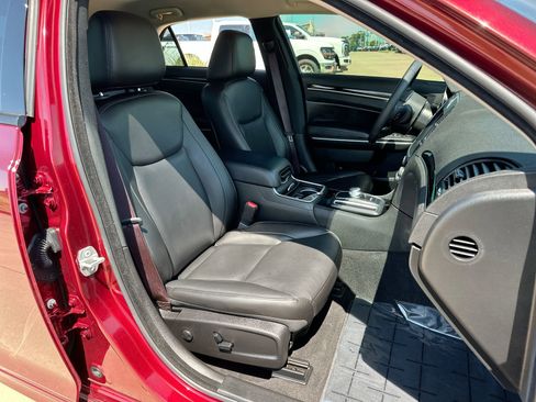 Used 2023 Chrysler 300 Touring L w/ Safetytec Plus Group image 23