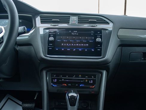 Used 2023 Volkswagen Tiguan SE image 31