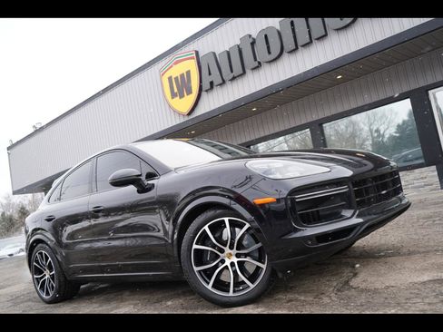 Used 2021 Porsche Cayenne Turbo image 1