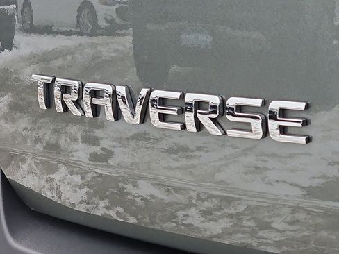 Used 2023 Chevrolet Traverse LT image 36