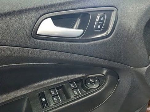 Used 2017 Ford Escape SE w/ Equipment Group 201A image 12