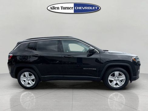 Used 2022 Jeep Compass Latitude FWD image 3