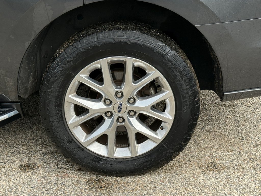Used 2020 Ford Expedition XLT w/ Equipment Group 202A AWD/4WD image 17