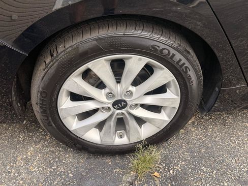 Used 2018 Kia Optima LX w/ 17" Alloy Wheels Package FWD image 12
