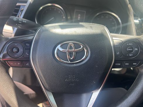 Used 2020 Toyota Camry LE FWD image 12