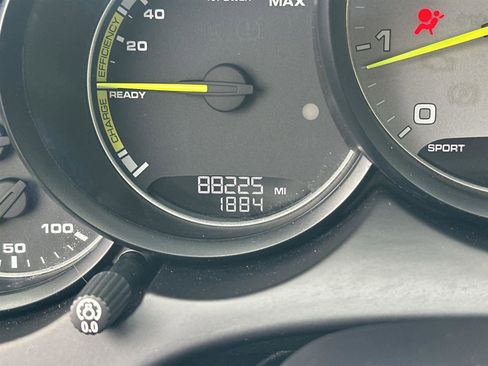 Used 2017 Porsche Cayenne S image 19