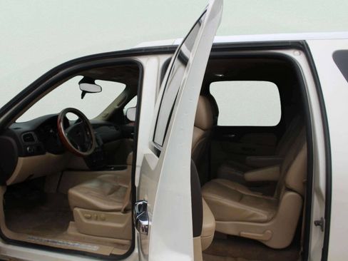 Used 2009 GMC Yukon XL Denali image 6