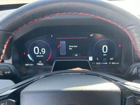 Used 2025 Ford Explorer ST-Line w/ ST-Line Street Pack image 8