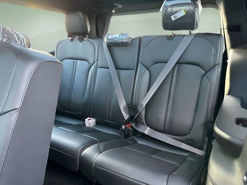 New 2024 Jeep Wagoneer Base w/ Premium Group I image 18