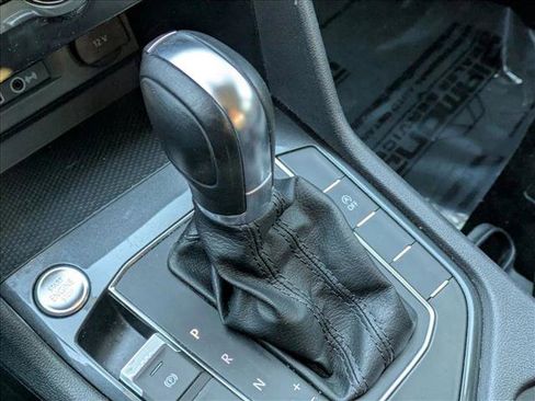 Used 2019 Volkswagen Tiguan SE image 12