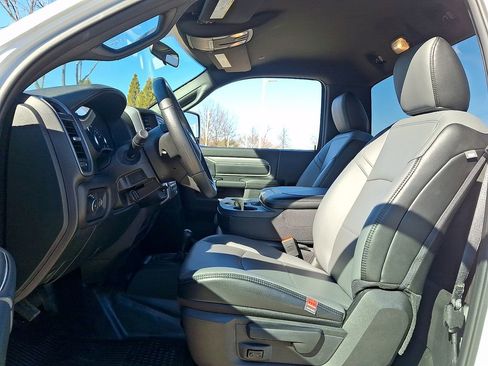 Used 2024 RAM 2500 Tradesman w/ Chrome Appearance Group image 11