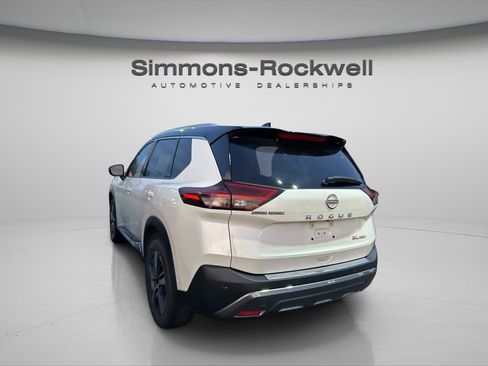 Used 2023 Nissan Rogue SL w/ SL Premium Package image 11