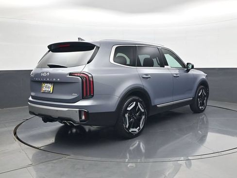 Used 2024 Kia Telluride EX w/ EX Captain's Chair Package AWD/4WD image 5