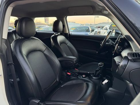 Used 2018 MINI Cooper 2-Door Hardtop FWD image 31
