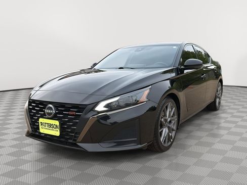 Used 2023 Nissan Altima 2.0 SR image 4