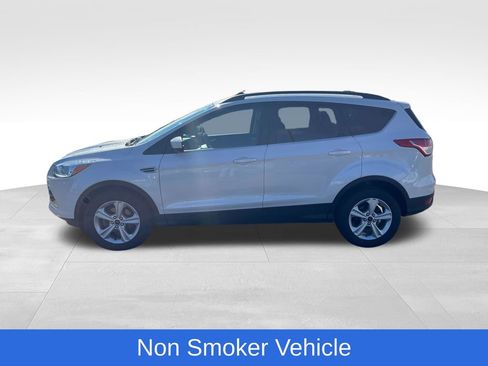 Used 2016 Ford Escape SE w/ Equipment Group 201A image 3