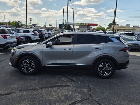 Used 2025 Kia Sportage LX FWD image 4