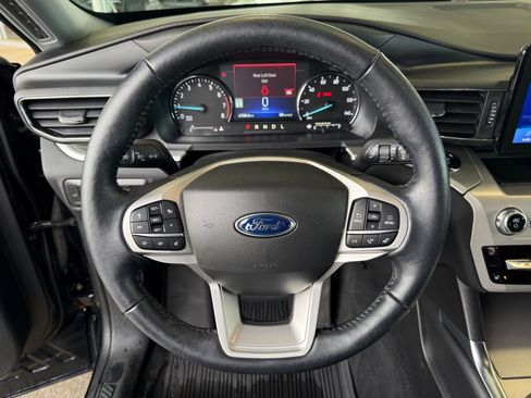 Used 2022 Ford Explorer XLT w/ Equipment Group 202A image 17