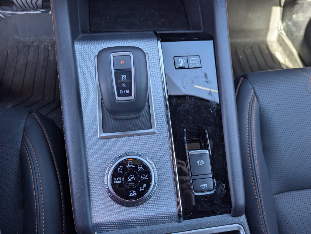 Used 2025 Mitsubishi Outlander 4WD Plug-In Hybrid image 21