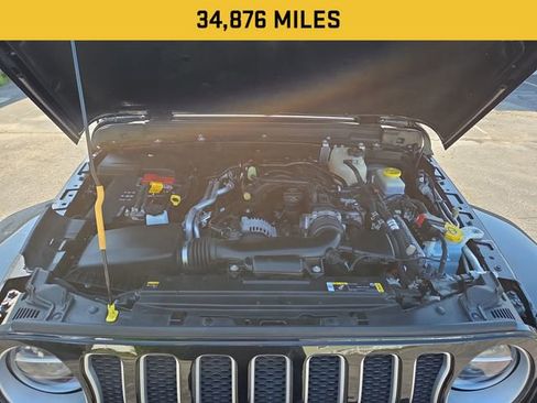 Used 2022 Jeep Wrangler Unlimited Sahara w/ LED Lighting Group AWD/4WD image 4
