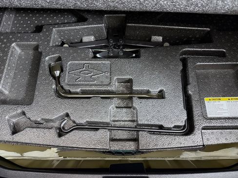 Certified 2016 Toyota Avalon XLE Premium FWD image 36