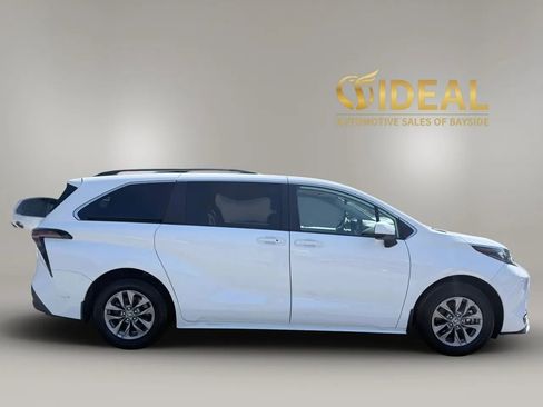 Used 2024 Toyota Sienna LE w/ LE Plus Package AWD/4WD image 8