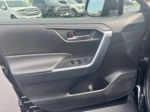 Used 2025 Toyota RAV4 XLE AWD/4WD image 2