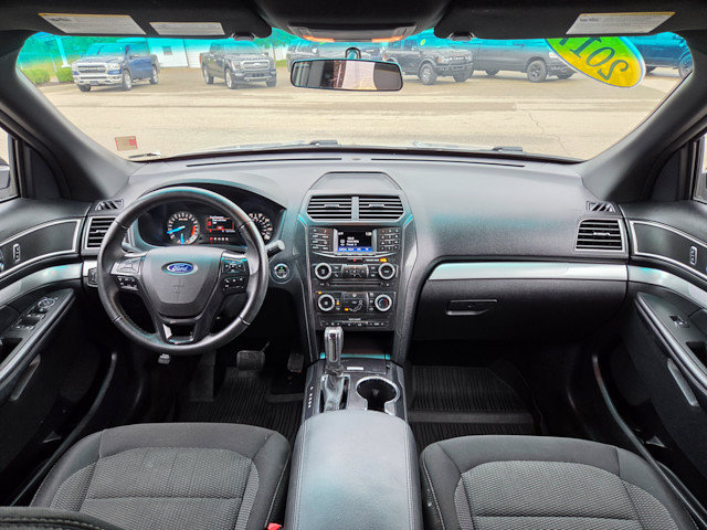 Used 2017 Ford Explorer XLT AWD/4WD image 14