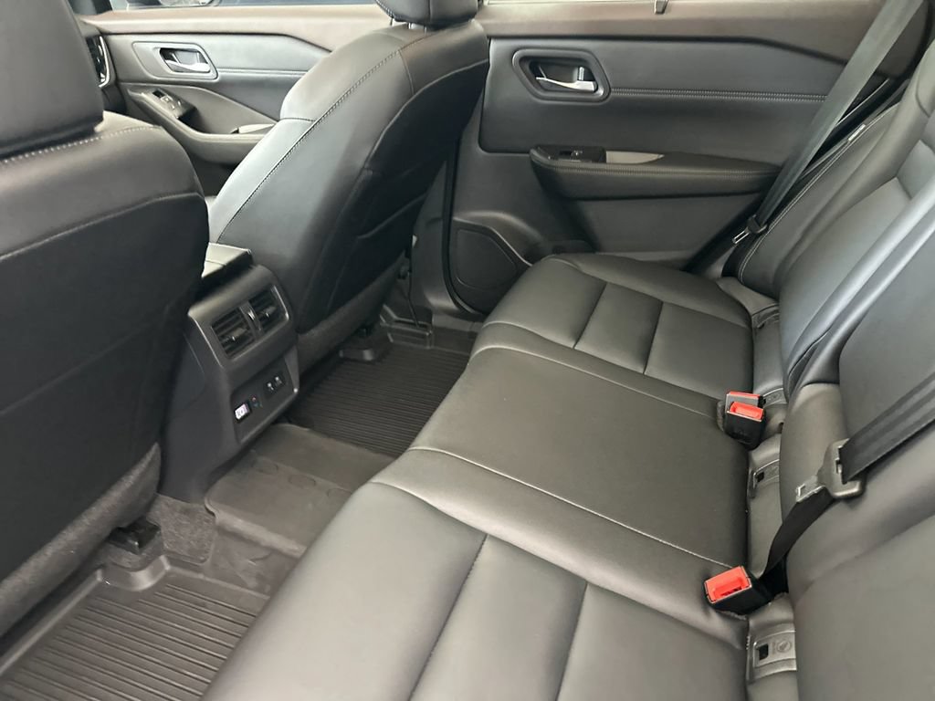 Used 2023 Nissan Rogue SL w/ SL Premium Package FWD image 11