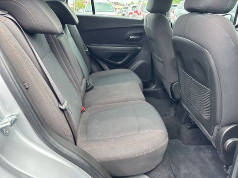 Used 2018 Chevrolet Trax LS FWD image 17